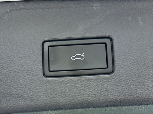 Used 2023 Volkswagen Atlas SE image 30