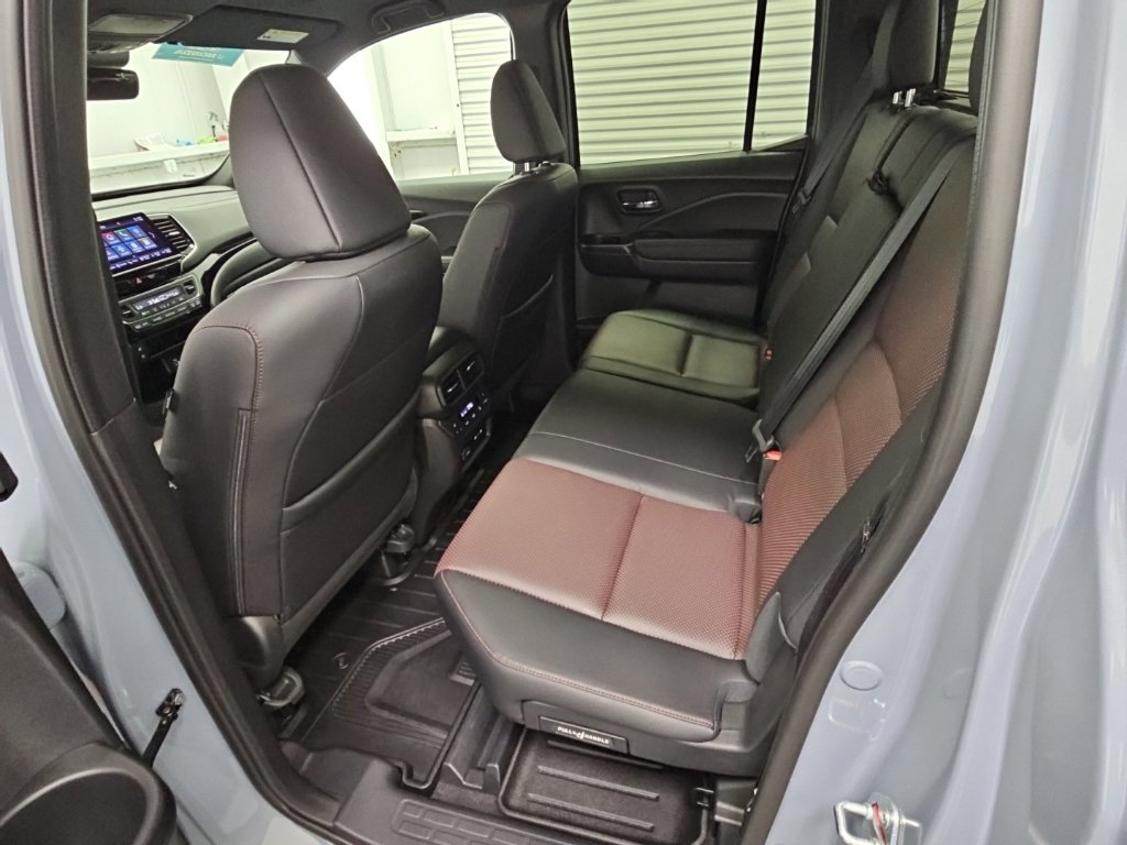 Used 2025 Honda Ridgeline Black Edition image 33