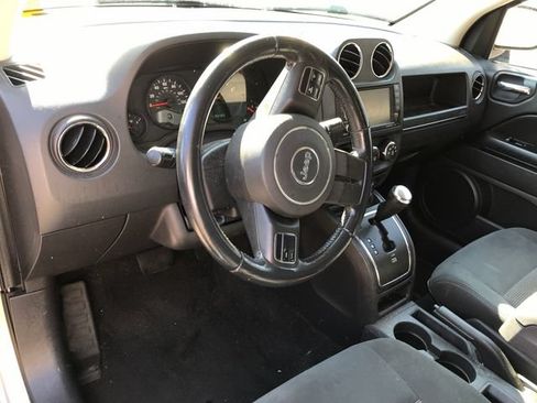 Used 2011 Jeep Compass Sport FWD image 4