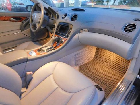 Used 2007 Mercedes-Benz SL 550 image 8