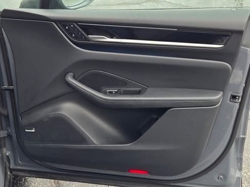 Used 2025 Porsche Macan Electric image 36