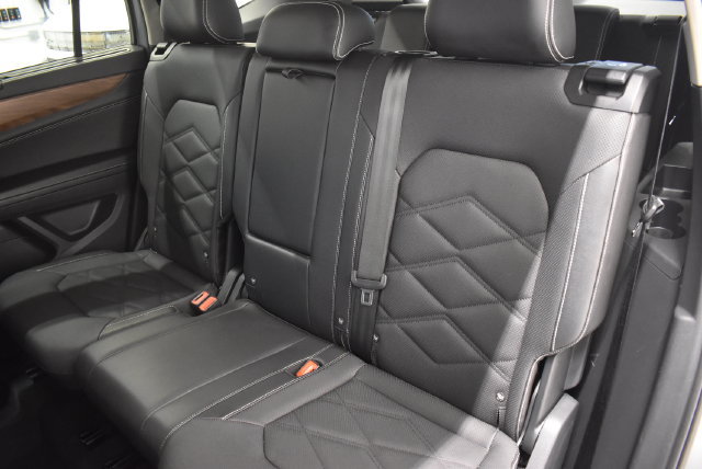 Used 2025 Volkswagen Atlas SE AWD/4WD image 7