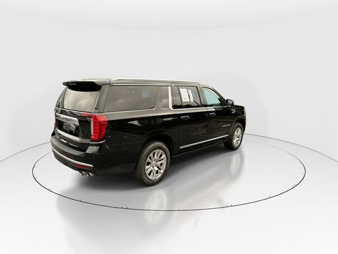 Used 2024 GMC Yukon XL Denali AWD/4WD image 8