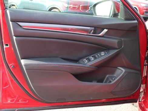 Used 2018 Honda Accord Sport image 16