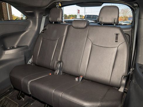 Certified 2025 Toyota Sienna Limited image 19
