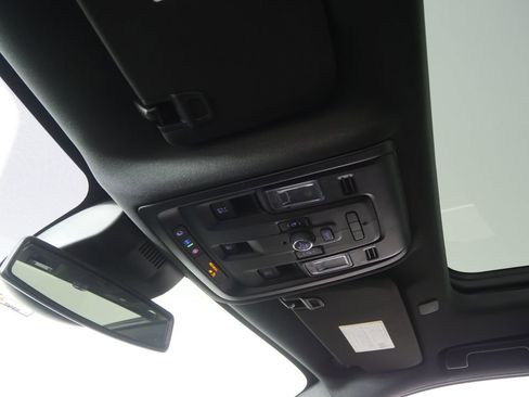 Used 2023 GMC Yukon SLT w/ SLT Premium Package image 21