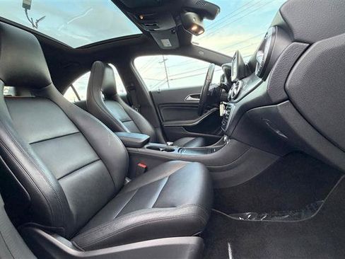 Used 2014 Mercedes-Benz CLA 250 image 35