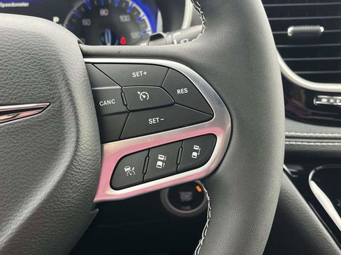 New 2026 Chrysler Pacifica Select FWD image 19