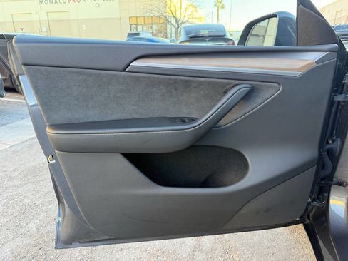 Used 2023 Tesla Model Y Long Range image 29