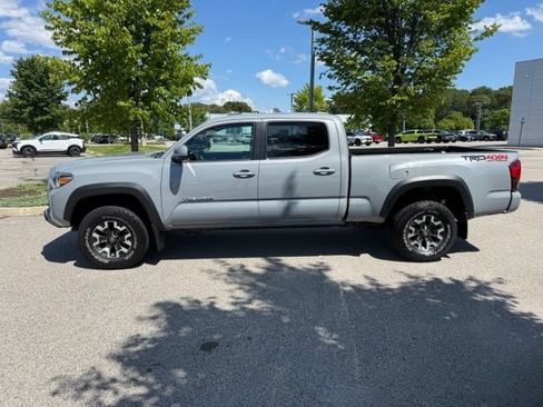 Used 2019 Toyota Tacoma TRD Off-Road w/ Technology Package AWD/4WD image 8