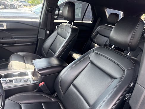 Used 2020 Ford Explorer XLT w/ Equipment Group 202A AWD/4WD image 5