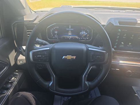 Used 2024 Chevrolet Silverado 2500 LT AWD/4WD image 14