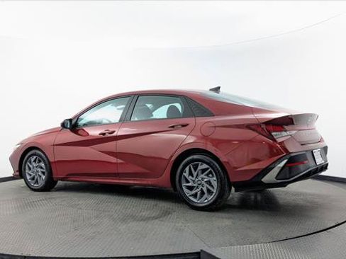 Used 2024 Hyundai Elantra SEL FWD image 6