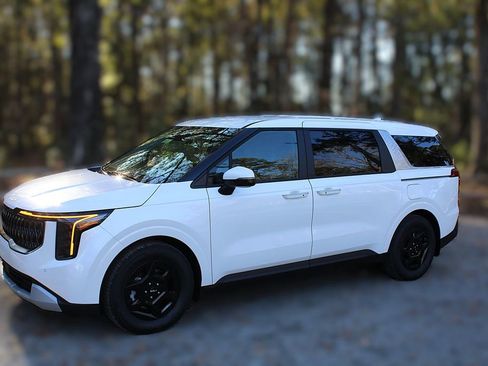 New 2026 Kia Carnival FWD image 4