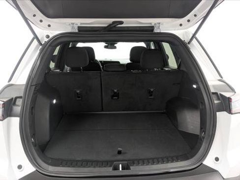 Used 2026 Chevrolet Equinox LT FWD image 18