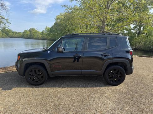 Used 2018 Jeep Renegade Trailhawk image 10