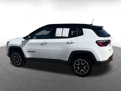Used 2025 Jeep Compass Trailhawk AWD/4WD image 10