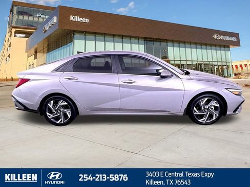 Used 2025 Hyundai Elantra Limited image 10