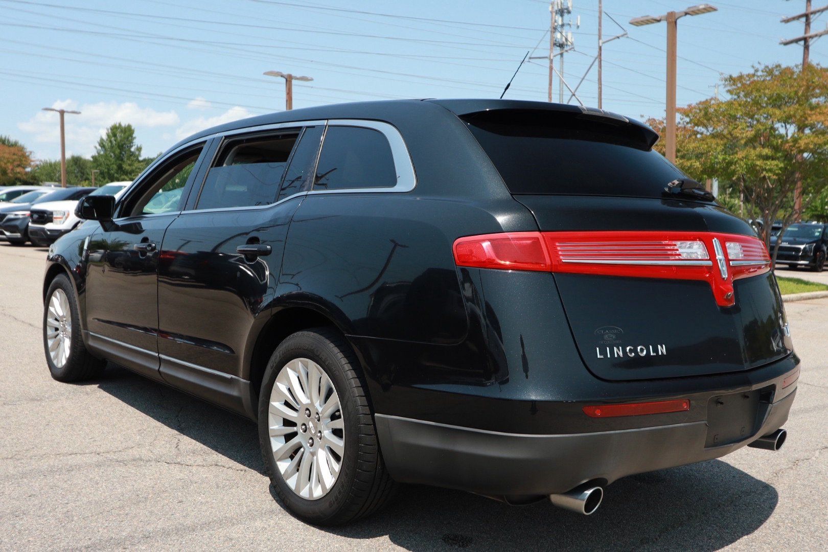Used 2012 Lincoln MKT FWD image 3