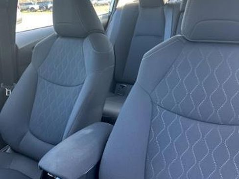 Used 2022 Toyota Corolla LE image 19