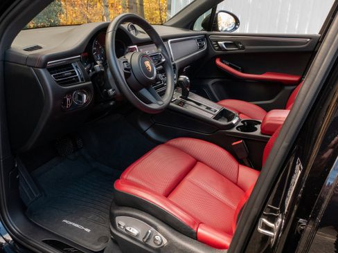 Used 2023 Porsche Macan GTS image 4
