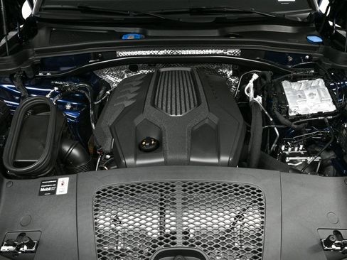 New 2025 Porsche Macan image 35