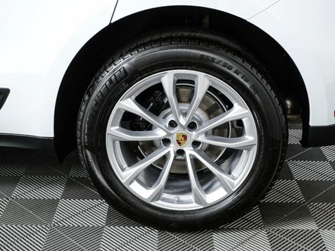 New 2026 Porsche Macan AWD/4WD image 40