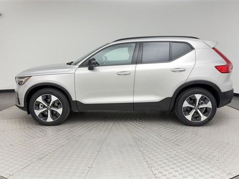 Certified 2025 Volvo XC40 B5 Plus image 5