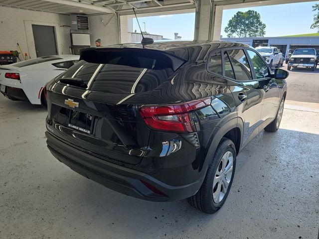 Used 2025 Chevrolet Trax LS FWD image 5