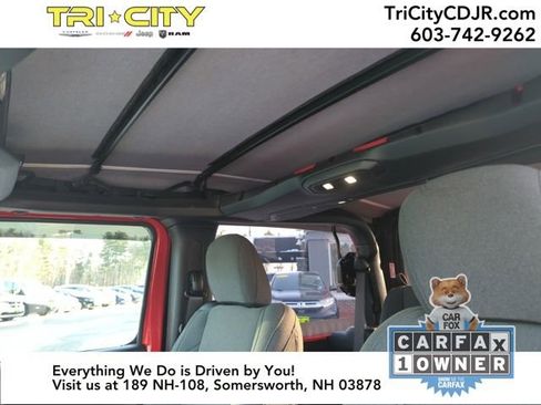 Used 2025 Jeep Wrangler Sport image 27