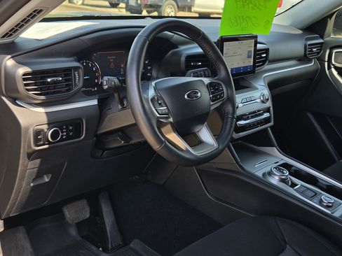 Used 2024 Ford Explorer XLT AWD/4WD image 14