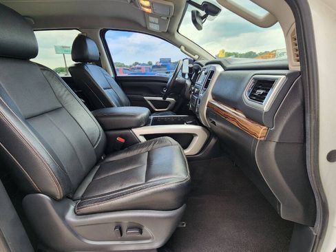 Used 2017 Nissan Titan SL w/ Chrome Package AWD/4WD image 19