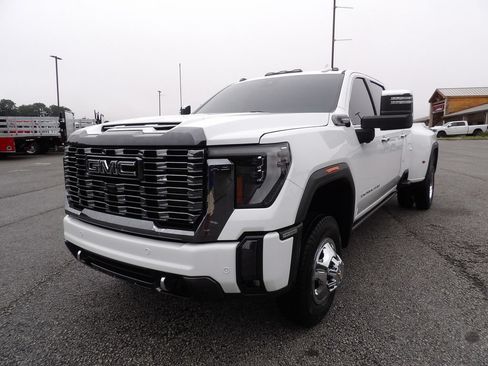 Used 2024 GMC Sierra 3500 Denali Ultimate AWD/4WD image 61