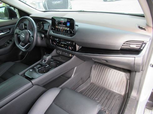 Used 2022 Nissan Rogue SL w/ SL Premium Package image 11