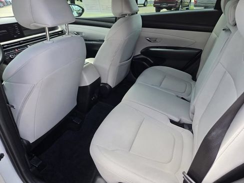 Used 2025 Hyundai Tucson SE FWD image 15