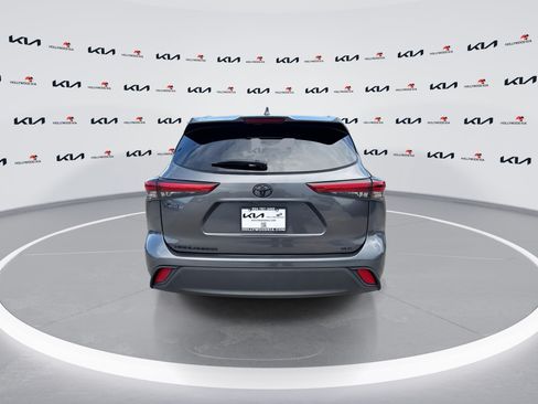Used 2023 Toyota Highlander XLE FWD image 7