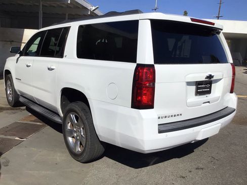 Used 2017 Chevrolet Suburban LT image 3