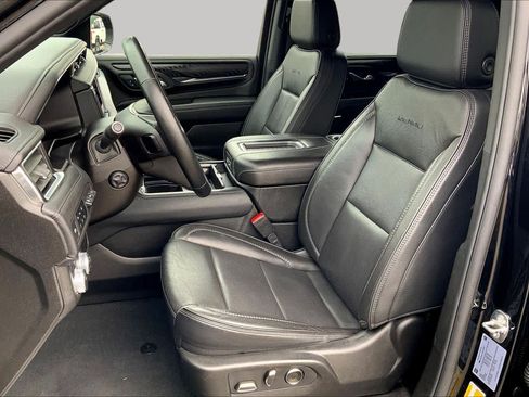 Used 2024 GMC Yukon XL Denali AWD/4WD image 8