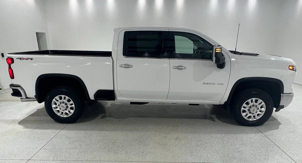 Used 2024 Chevrolet Silverado 2500 LTZ AWD/4WD image 6
