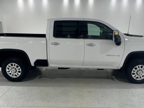 Used 2024 Chevrolet Silverado 2500 LTZ AWD/4WD image 6