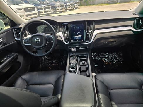 Used 2020 Volvo S60 T5 Momentum FWD image 32