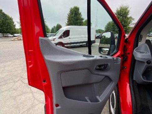 Used 2018 Ford Transit 150 XL image 20