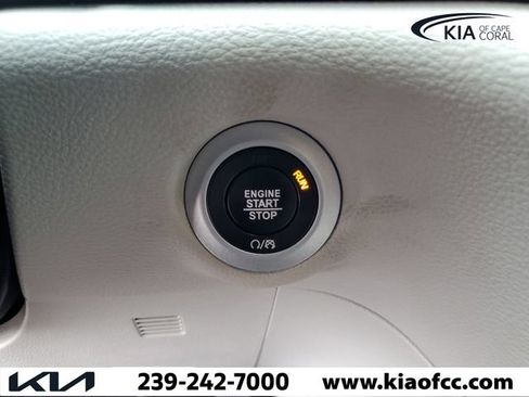 Used 2022 Chrysler Pacifica Limited FWD image 33