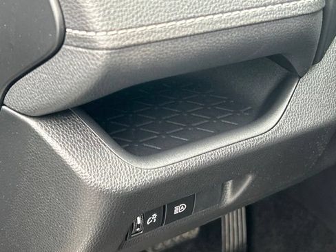 Used 2025 Toyota RAV4 XLE AWD/4WD image 23