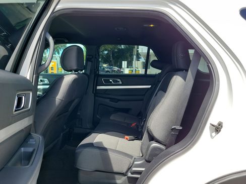 Used 2017 Ford Explorer XLT FWD image 13
