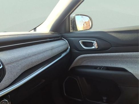 Used 2023 Jeep Compass Latitude image 20