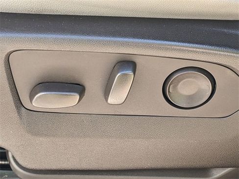 Used 2023 Chevrolet Suburban LT image 18