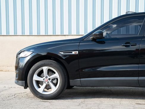 Used 2017 Jaguar F-PACE Premium image 7