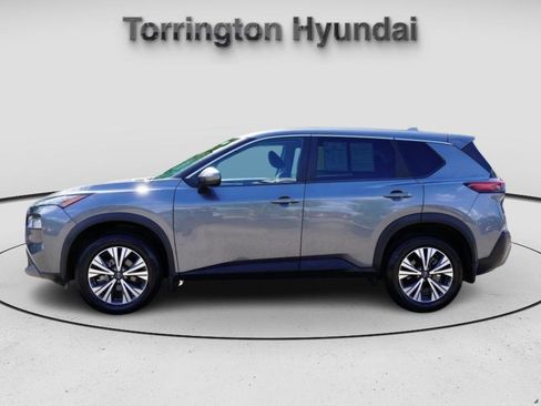 Used 2022 Nissan Rogue SV image 4