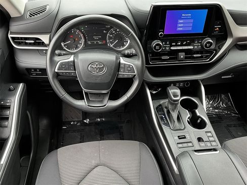 Used 2024 Toyota Highlander LE image 10
